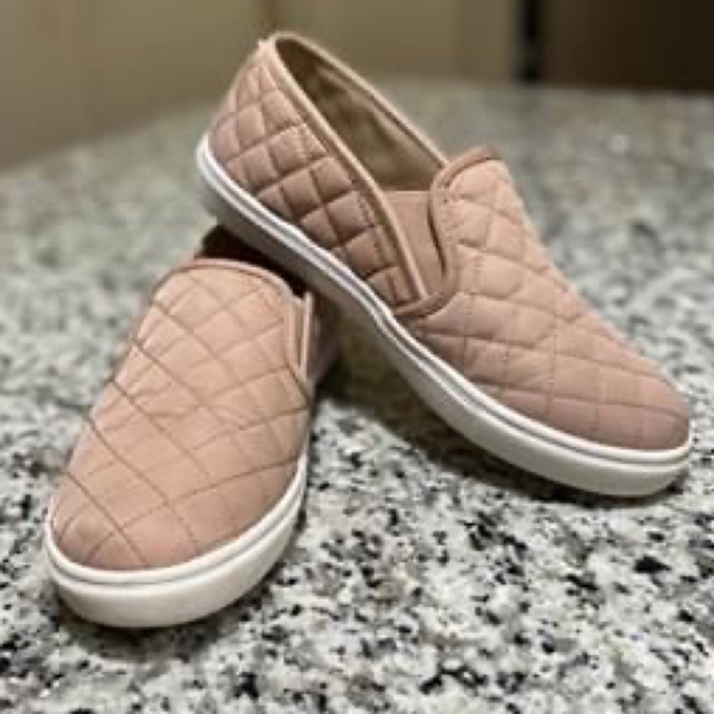 ❌SOLD❌ Steve Madden Blush Pink Slide Sneakers - Picture 2 of 4